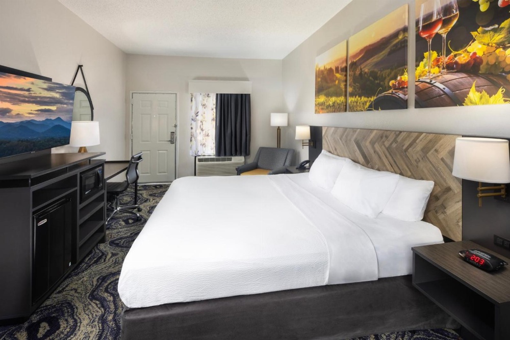 Clarion Inn Biltmore Village Main image